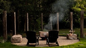 Property grounds - The Rocks - Olive Retreat (Bright)