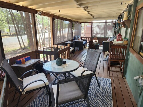 Pine &Peaks Retreat Charming 1-Bedroom House with Casita sleeps 5 in Pinetop, AZ