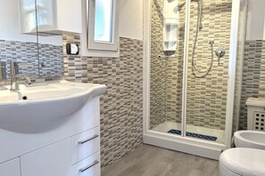 Shower, bidet, towels - SE132 – Comfortable three-room apartment just a few minutes’ walk from the cente (Senigallia)