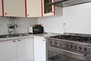 Fridge, oven
