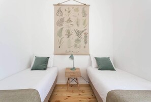 2 bedrooms, iron/ironing board, travel cot, free WiFi