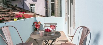 Casa Cheia de Graça: Charming 2-bedroom apartment in superb Lisboa with WiFi