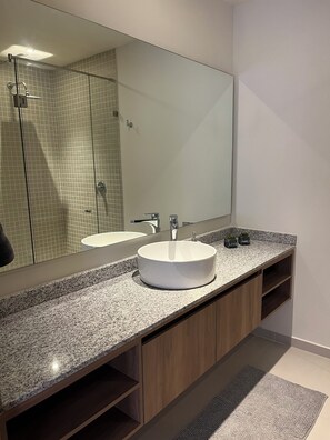 Handtücher, Seife, Toilettenpapier