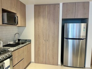 Fridge, microwave, oven, stovetop