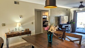 Dining - Fairway Getaway~New Mattresses~Pointe Royale Resort~Pools~Hottub (Branson)