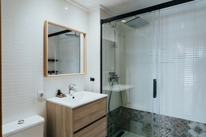 Shower, towels