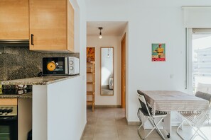 Fridge, oven, coffee/tea maker, electric kettle - WELCS APARTAMENTO 206 EMP cerca del mar (Rosas / Roses)