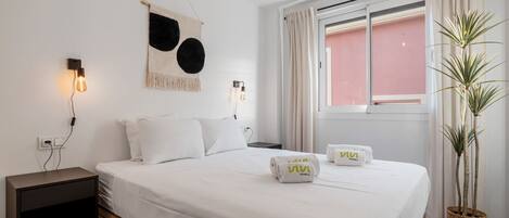 2 quartos, cofres nos quartos, ferros/tábuas de passar roupa