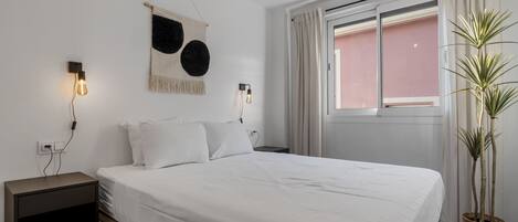 2 quartos, cofres nos quartos, ferros/tábuas de passar roupa