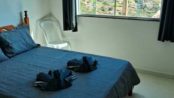 2 chambres, fer et planche à repasser, Wi-Fi, draps fournis