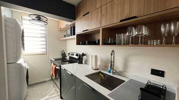 Fridge, microwave, oven, stovetop