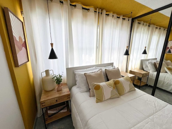 2 bedrooms, iron/ironing board, free WiFi, bed sheets - Charming 2-bedroom apartment in vibrant San Juan, near La Placita and Choliseo (San Juan)