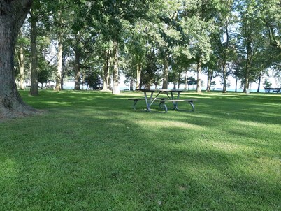 2 BEDROOM APARTMENT, bright and peacefull for a pleasant stay.