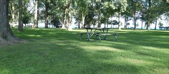 2 BEDROOM APARTMENT, bright and peacefull for a pleasant stay.