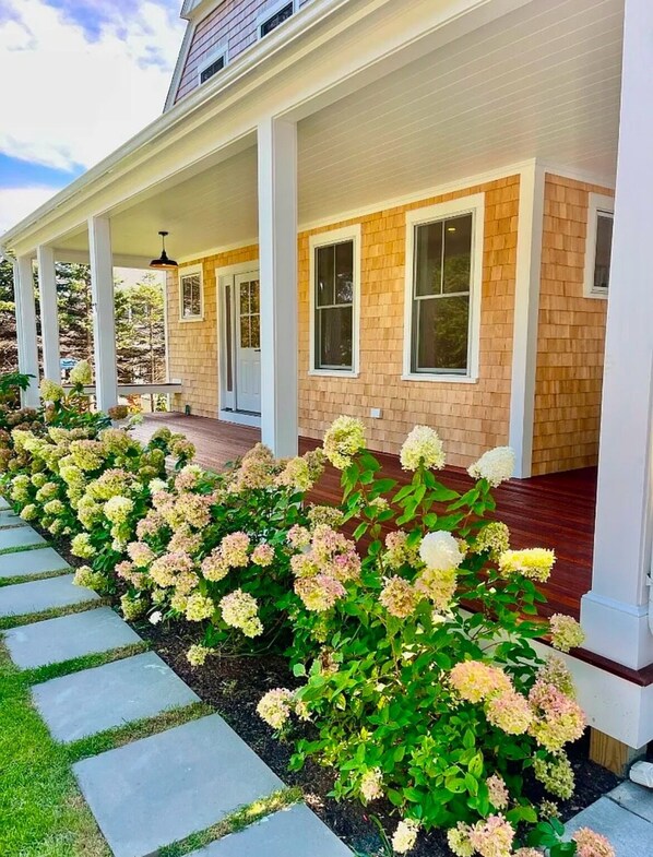 Exterior detail - Charming 3-bedroom w/loft.New Construction home with AC,WiFi. Short walk to town (Oak Bluffs)