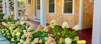 Charming 3-bedroom w/loft.New Construction home with AC,WiFi. Short walk to town