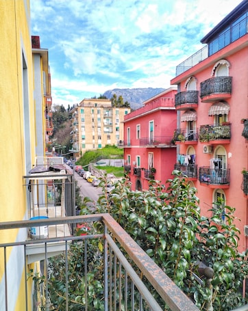 施設の敷地. Apartment 'Sempresole In Piazzetta' with Mountain View, Wi-Fi and Air Conditioning