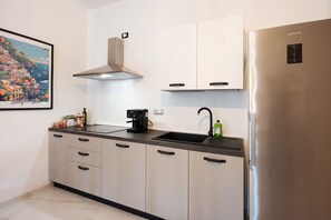 A kitchen with a stainless steel refrigerator, a coffee maker, and a sink. - Apartment 'Sempresole In Piazzetta' with Mountain View, Wi-Fi and Air Conditioning (Salerno)