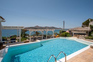 Pool - Studio 'Blue Dolphin Antiparos View Suite' with Sea View, Wi-Fi and Air Conditioning (Ag. Georgios)