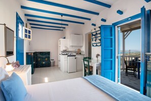 1 bedroom, iron/ironing board, free WiFi, bed sheets - Studio 'Blue Dolphin Antiparos View Suite' with Sea View, Wi-Fi and Air Conditioning (Ag. Georgios)