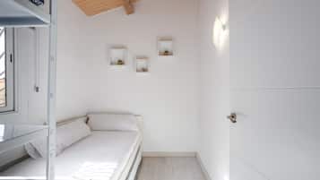 2 bedrooms, iron/ironing board, bed sheets