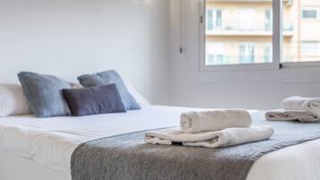 2 bedrooms, iron/ironing board, bed sheets