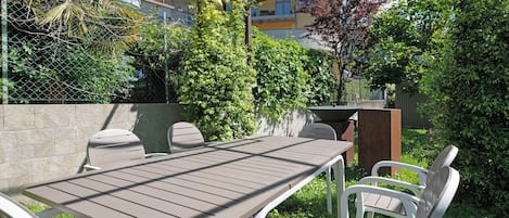 تناول الطعام بالخارج