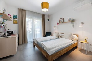 1 bedroom, free WiFi, bed sheets - Holiday Apartment "Casa Peonia" with Mountain View, Private Garden & Wi-Fi (Porlezza)