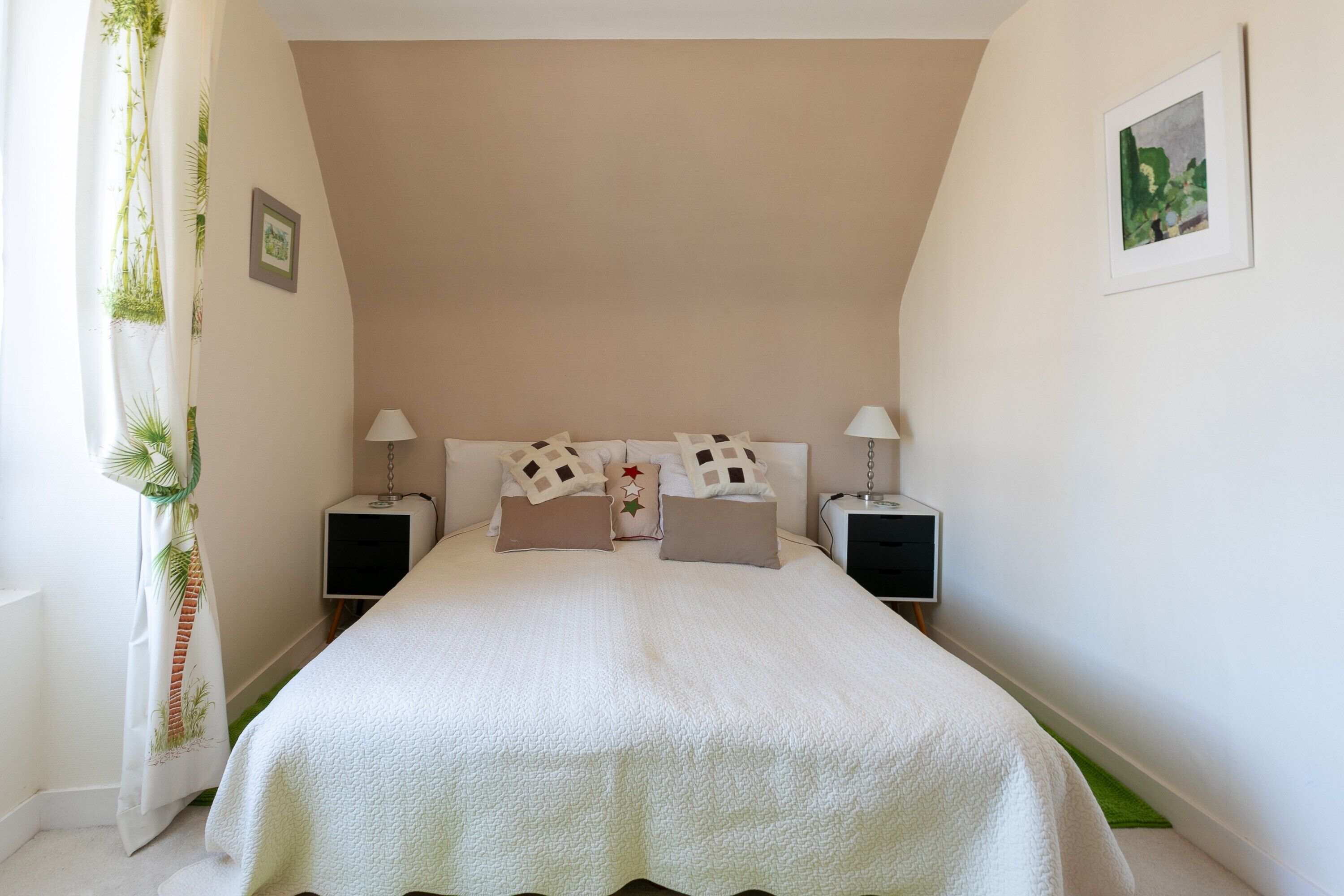 2 chambres, fer et planche à repasser, draps fournis