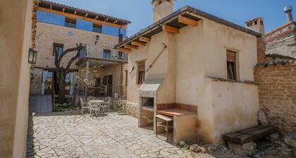 Country House 'La Mambla De La Ribera' with Mountain View, Private Garden and Wi-Fi