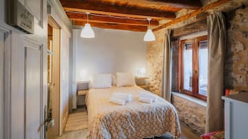 9 bedrooms, iron/ironing board, free WiFi, bed sheets