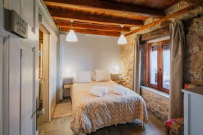 9 habitaciones, tabla de planchar con plancha y wifi gratis 