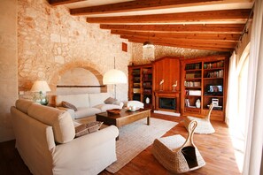 TV, fireplace, DVD player - Country House 'Son Mas Vell' with Private Pool, Private Terrace and Wi-Fi (Manacor)