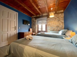 4 chambres, fer et planche à repasser, Wi-Fi gratuit, draps fournis