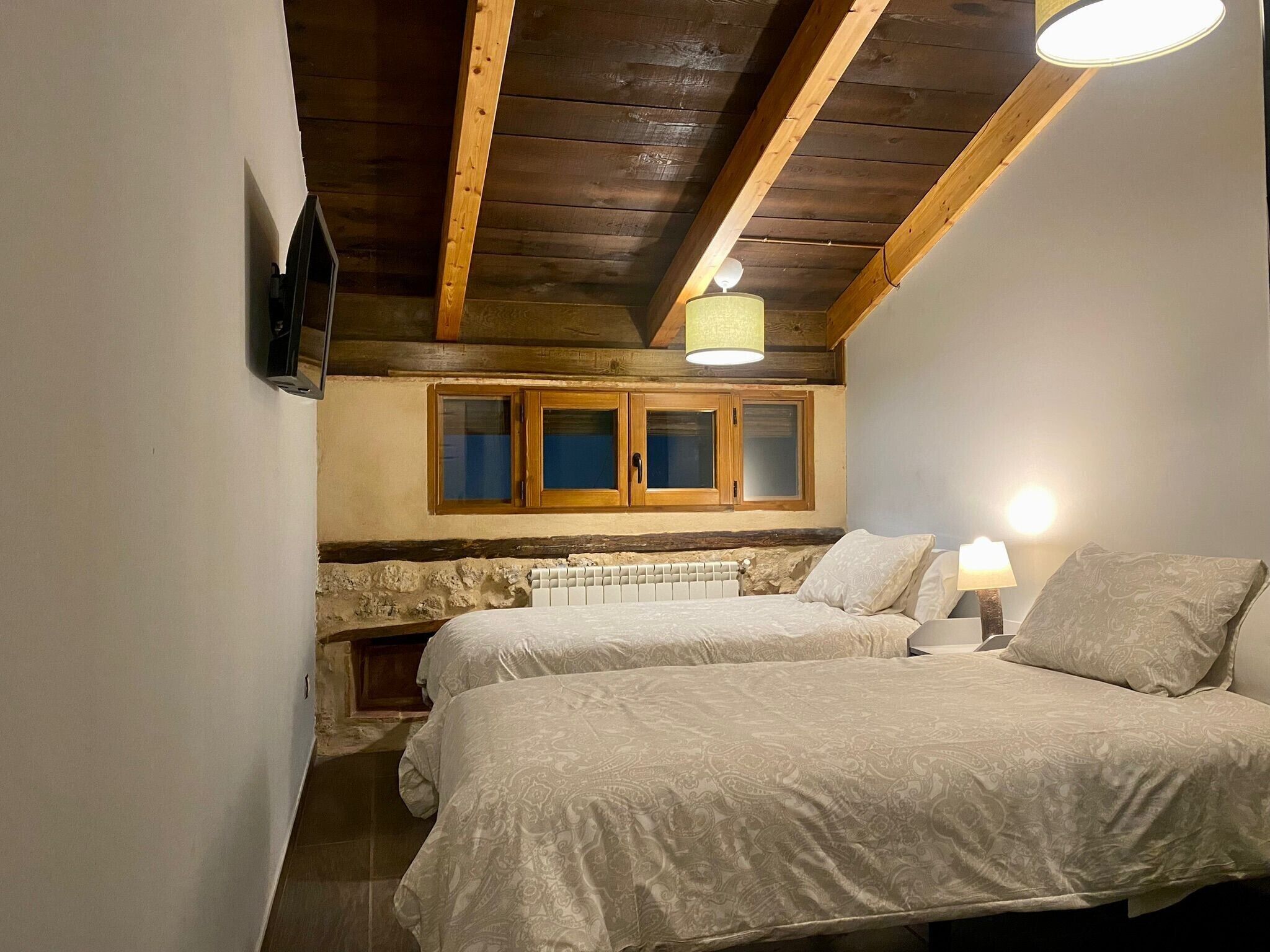 5 slaapkamers, een strijkplank/strijkijzer, gratis wifi, beddengoed