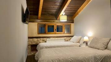 5 slaapkamers, een strijkplank/strijkijzer, gratis wifi, beddengoed