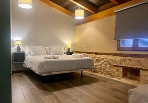 5 bedrooms, iron/ironing board, free WiFi, bed sheets