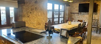 Country House 'La Mambla De La Ribera 2' with Mountain View, Shared Garden and Wi-Fi