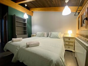 5 chambres, fer et planche à repasser, Wi-Fi gratuit, draps fournis