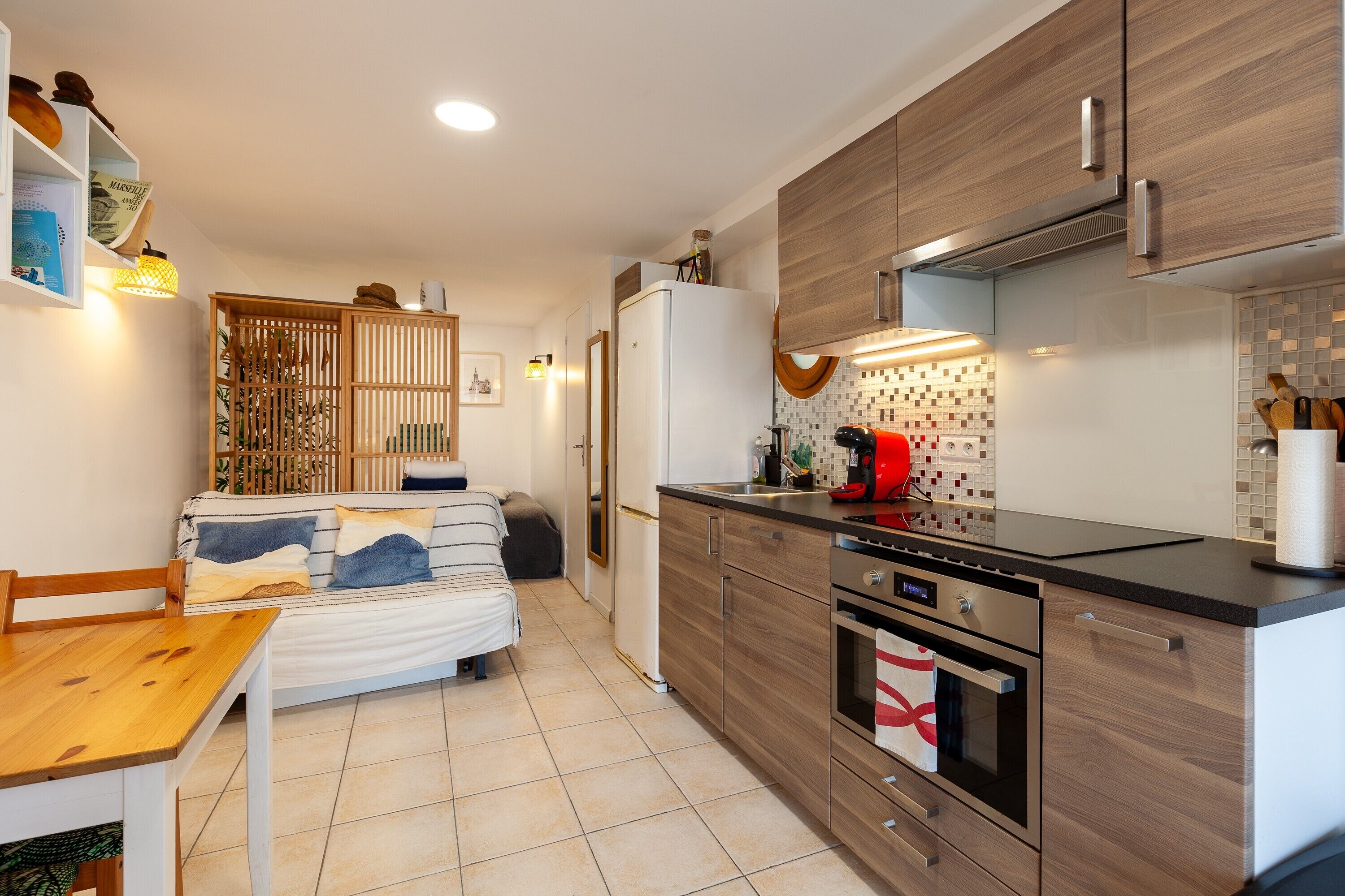 Kühlschrank, Mikrowelle, Ofen, Herdplatte