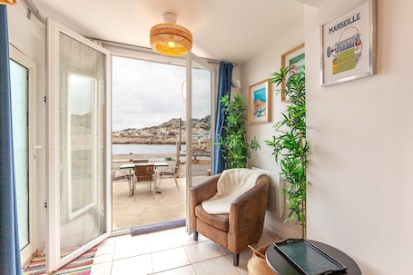 内装. Apartment 'I Feel Goudes' with Balcony and Wi-Fi