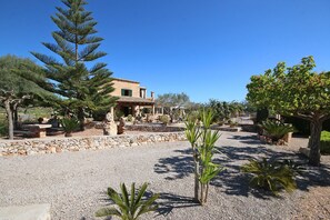 Property grounds - Country House 'Ses Terrasses' with Mountain View, Private Pool and Wi-Fi (Illes Balears)