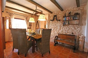 Dining - Country House 'Ses Terrasses' with Mountain View, Private Pool and Wi-Fi (Illes Balears)
