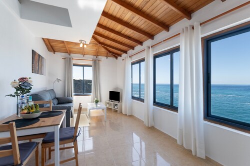 Appartement 'La Bayana - 8' avec vue mer, piscine partagée et Wi-Fi
