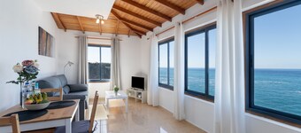 Apartment 'La Bayana - 8' with Sea View, Shared Pool and Wi-Fi