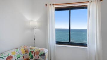 1 slaapkamer, een strijkplank/strijkijzer, gratis wifi, beddengoed