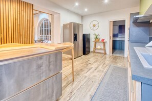 Interior - Guest House 'La Chambre Rayures' with Shared Terrace, Shared Garden and Wi-Fi (Eymet)