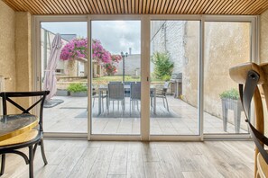 Dining - Guest House 'La Chambre Rayures' with Shared Terrace, Shared Garden and Wi-Fi (Eymet)