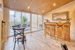 Interior - Guest House 'La Chambre Rayures' with Shared Terrace, Shared Garden and Wi-Fi (Eymet)