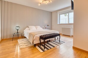 1 habitación, tabla de planchar con plancha, wifi gratis y ropa de cama 